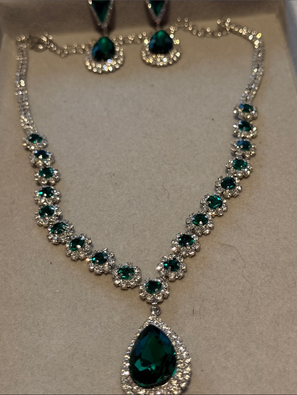 Emerald Teardrop Crystal Necklace and Earrings Set - Green - Picture 3 of 8